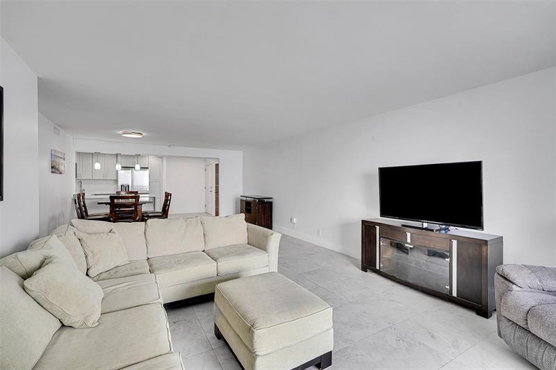 Image 21 of 58 For 2301 Ocean Dr  1701