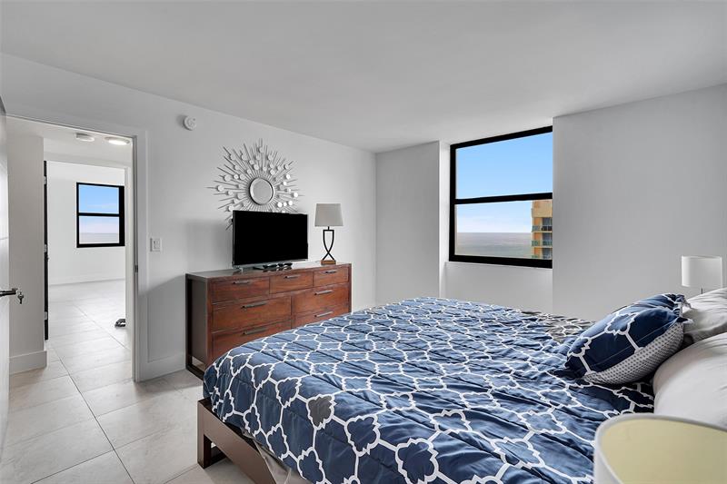 Image 34 of 58 For 2301 Ocean Dr  1701