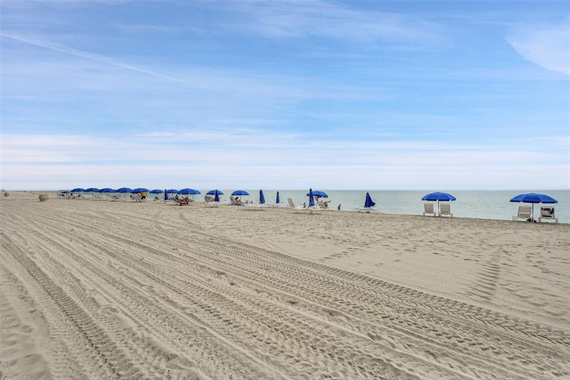 Image 45 of 58 For 2301 Ocean Dr  1701