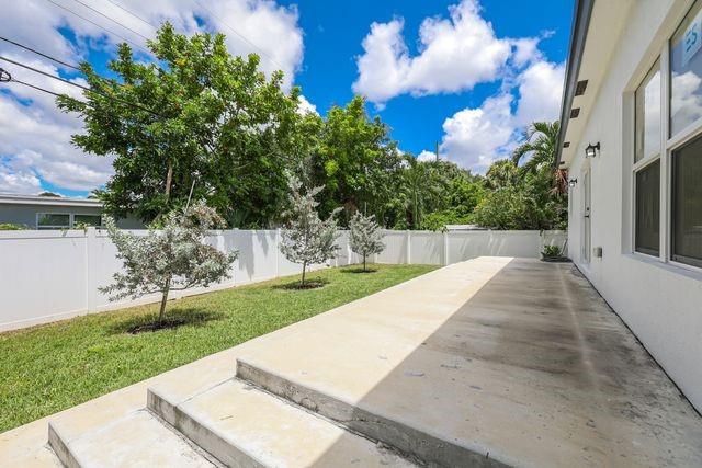 Image 32 of 43 For 2861 8th Ct  