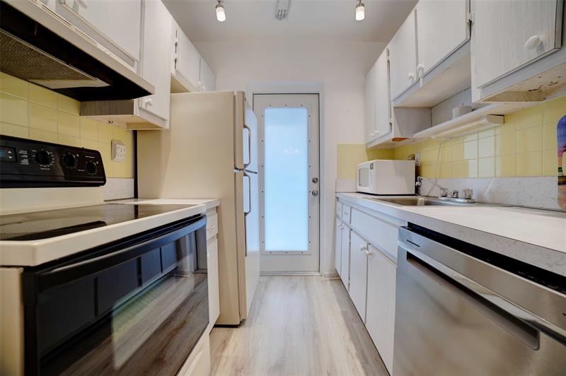 Image 8 of 26 For 1801 Ocean Dr  201