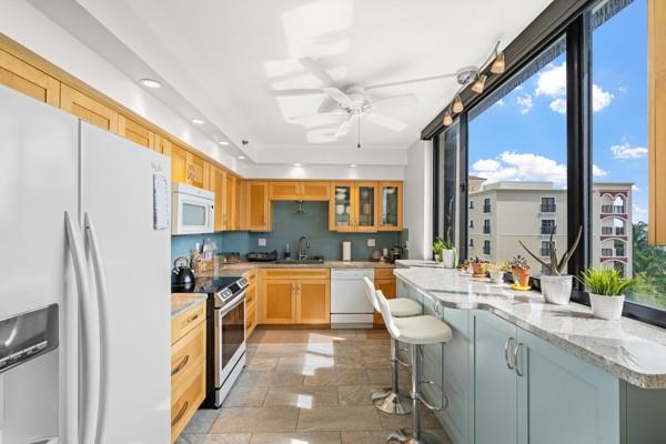 Image 10 of 39 For 2300 33rd Ave  602