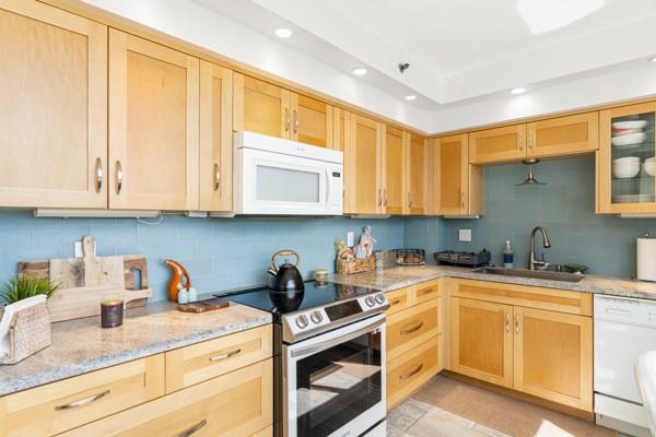 Image 11 of 39 For 2300 33rd Ave  602