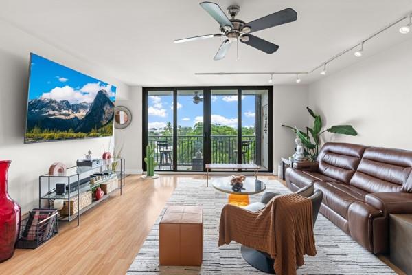 Image 7 of 39 For 2300 33rd Ave  602
