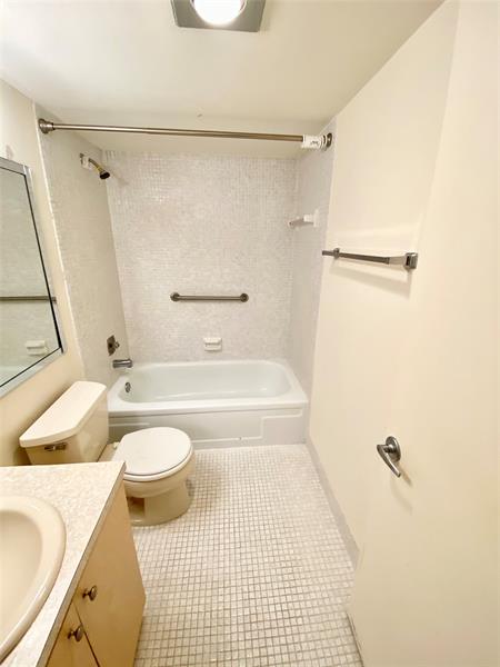Image 6 of 17 For 133 Fanshaw D  133