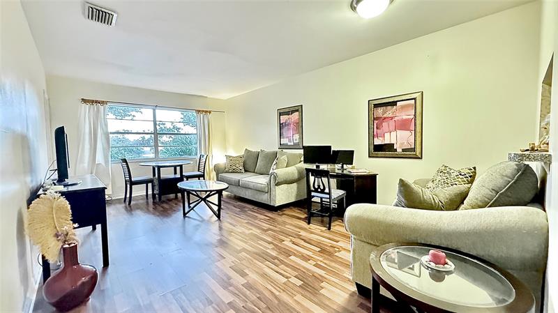 Image 4 of 16 For 5103 35th St  606