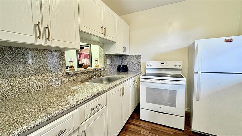 Image 9 of 16 For 5103 35th St  606
