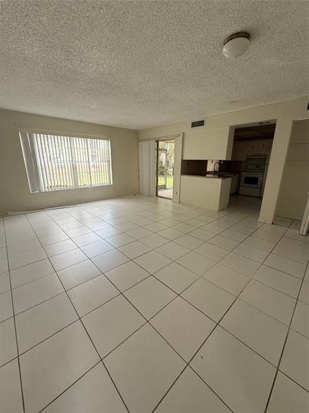 Image 4 of 11 For 4210 21st St  121