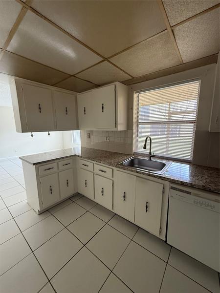 Image 6 of 11 For 4210 21st St  121
