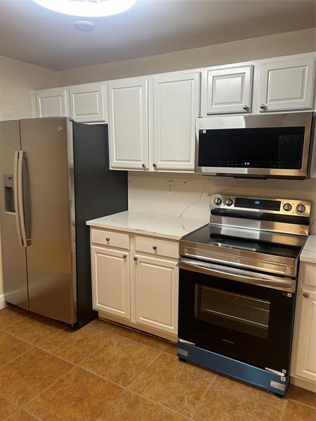 Image 3 of 11 For 4116 88th Ave  202