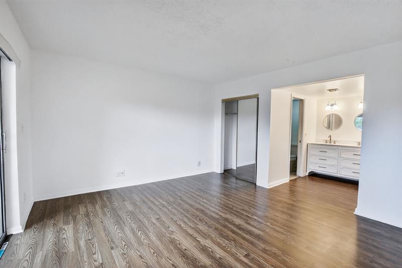 Image 10 of 30 For 3905 Nob Hill Rd  201