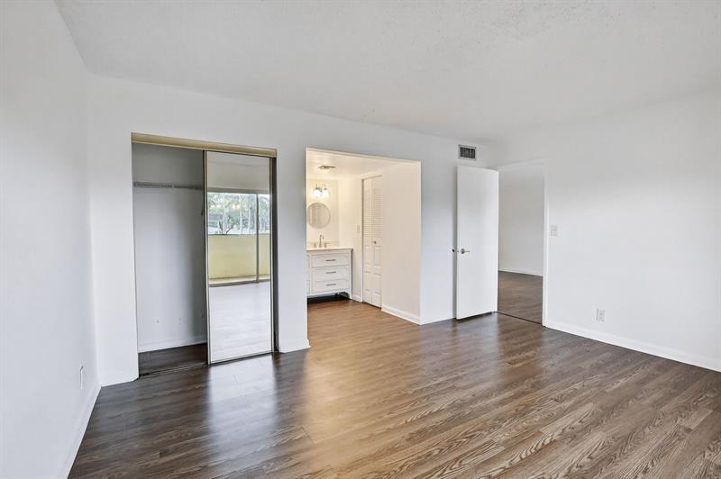 Image 11 of 30 For 3905 Nob Hill Rd  201