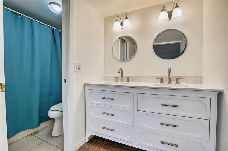 Image 13 of 30 For 3905 Nob Hill Rd  201