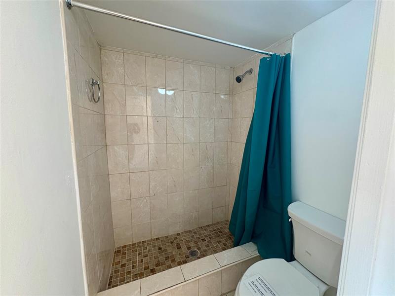 Image 14 of 30 For 3905 Nob Hill Rd  201