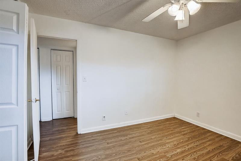 Image 18 of 30 For 3905 Nob Hill Rd  201