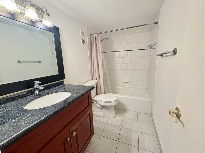 Image 19 of 30 For 3905 Nob Hill Rd  201