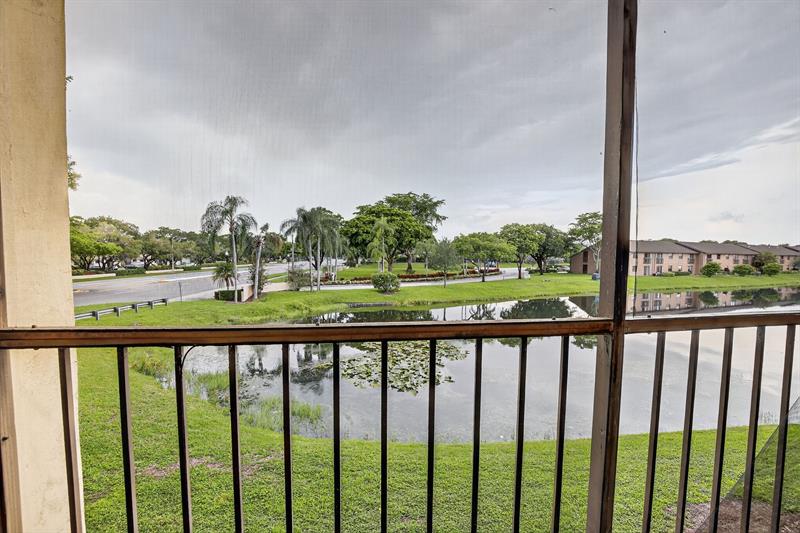 Image 23 of 30 For 3905 Nob Hill Rd  201