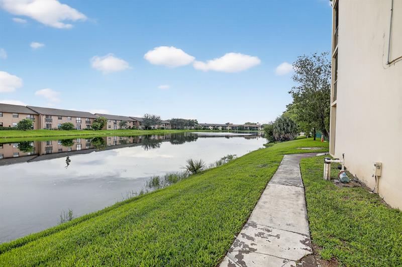 Image 24 of 30 For 3905 Nob Hill Rd  201