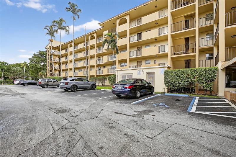 Image 26 of 30 For 3905 Nob Hill Rd  201