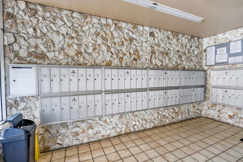 Image 28 of 30 For 3905 Nob Hill Rd  201