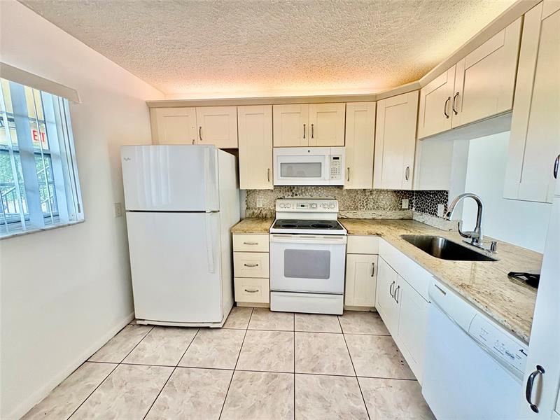 Image 4 of 30 For 3905 Nob Hill Rd  201