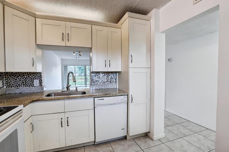 Image 6 of 30 For 3905 Nob Hill Rd  201