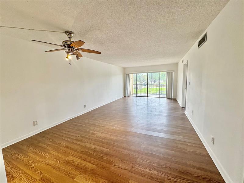 Image 7 of 30 For 3905 Nob Hill Rd  201