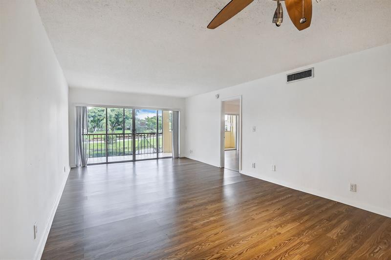 Image 8 of 30 For 3905 Nob Hill Rd  201