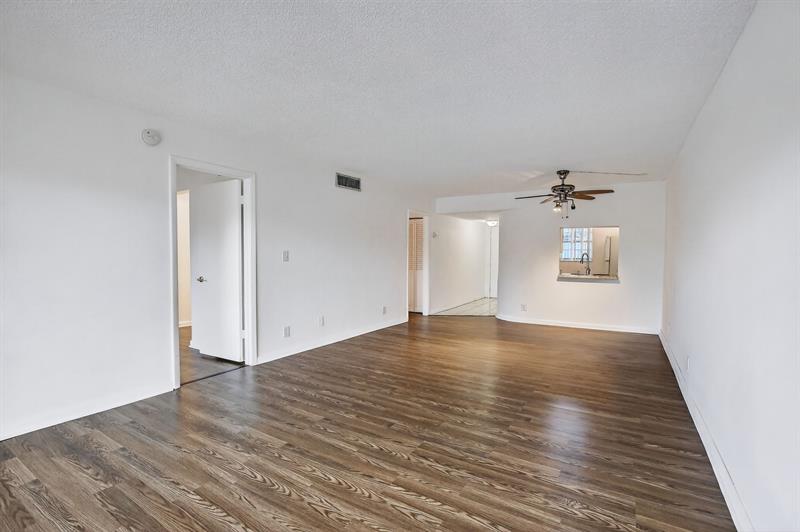 Image 9 of 30 For 3905 Nob Hill Rd  201