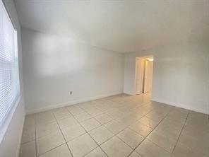 Image 11 of 14 For 4205 University Dr  311