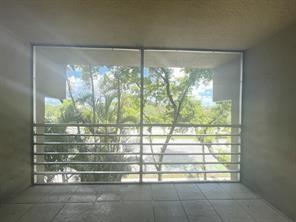 Image 13 of 14 For 4205 University Dr  311