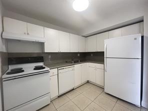 Image 5 of 14 For 4205 University Dr  311