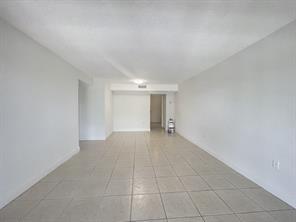 Image 6 of 14 For 4205 University Dr  311