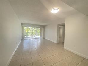 Image 7 of 14 For 4205 University Dr  311