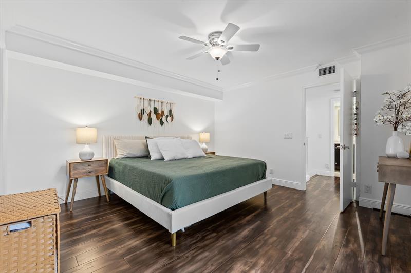 Image 9 of 16 For 9995 6th Ct  9995