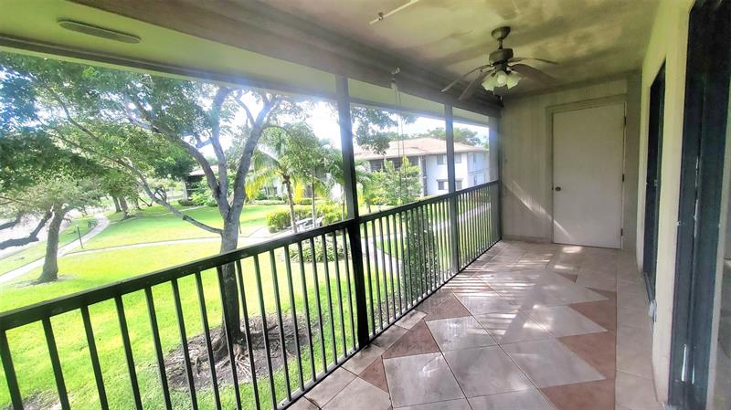 Image 16 of 33 For 9731 Mcnab Rd  208