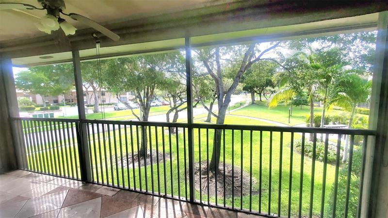 Image 17 of 33 For 9731 Mcnab Rd  208