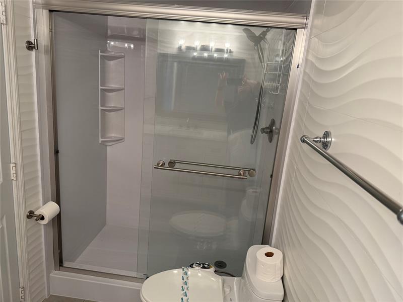 Image 12 of 29 For 1319 Hillsboro Blvd  609