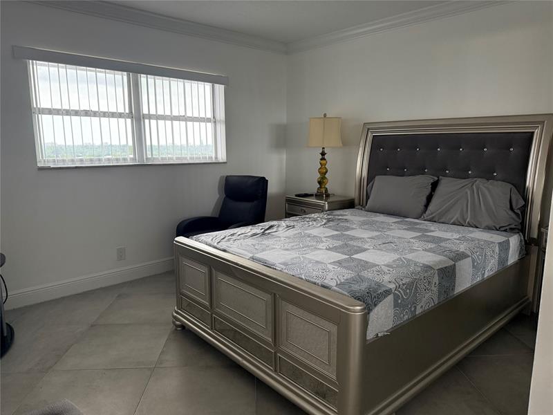Image 13 of 29 For 1319 Hillsboro Blvd  609