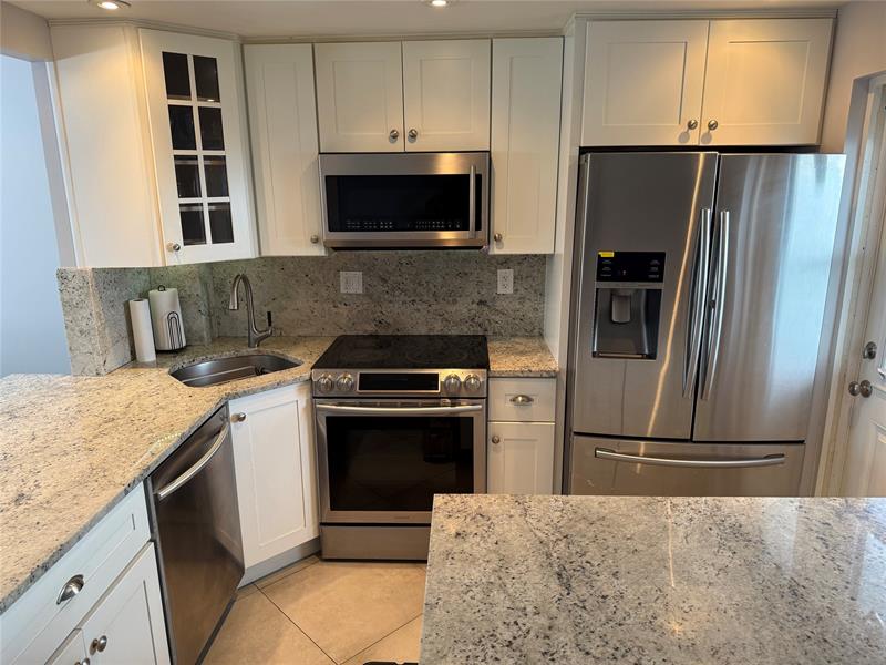 Image 4 of 29 For 1319 Hillsboro Blvd  609