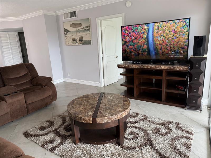 Image 8 of 29 For 1319 Hillsboro Blvd  609