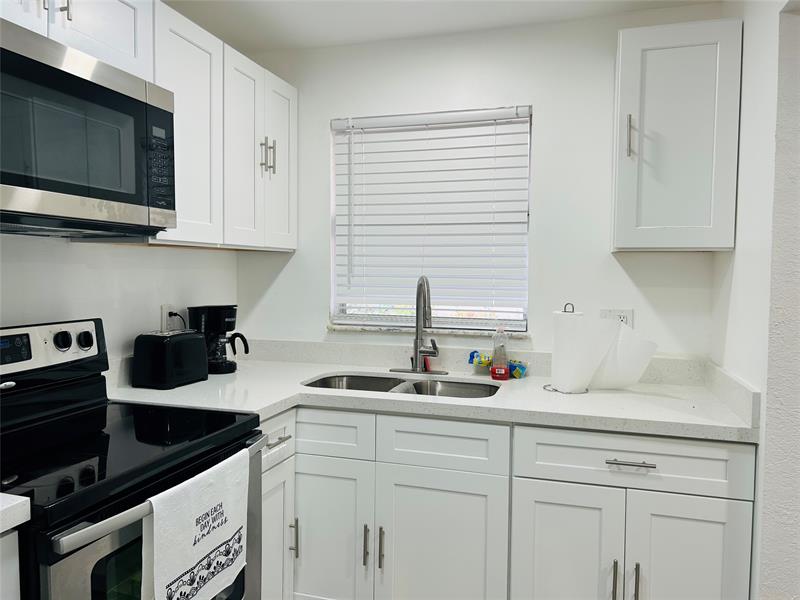 Image 4 of 16 For 2871 Sunrise Lakes Dr  101