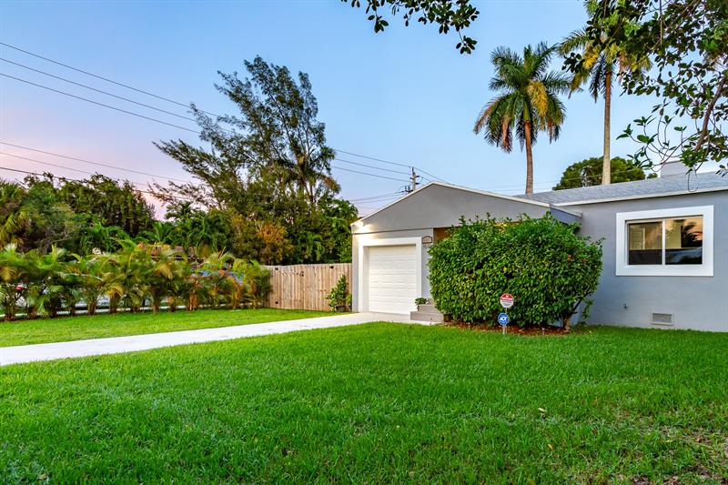 Image 19 of 71 For 1613 16th Ct
