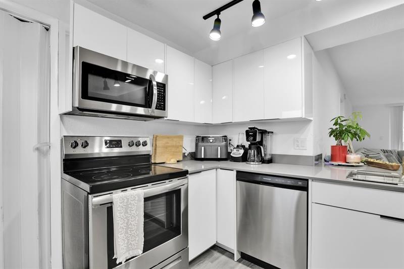 Image 13 of 22 For 250 67th St  322
