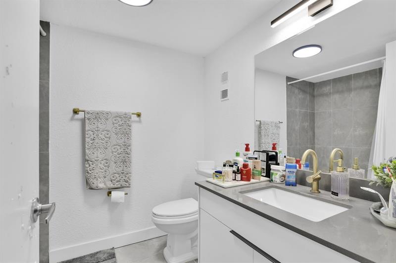 Image 7 of 22 For 250 67th St  322