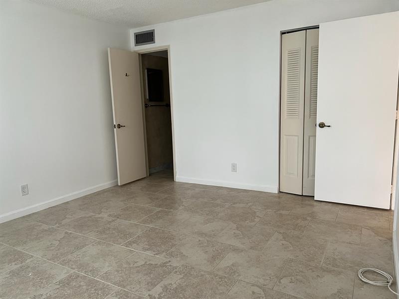 Image 10 of 23 For 1541 Ocean Blvd  111