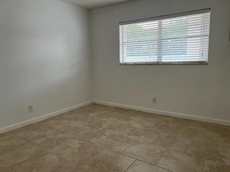 Image 12 of 23 For 1541 Ocean Blvd  111
