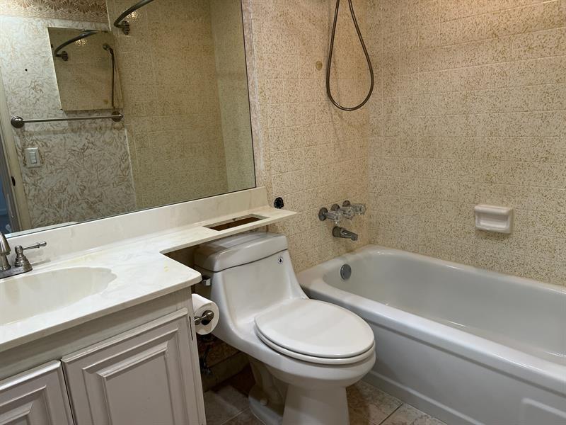 Image 13 of 23 For 1541 Ocean Blvd  111