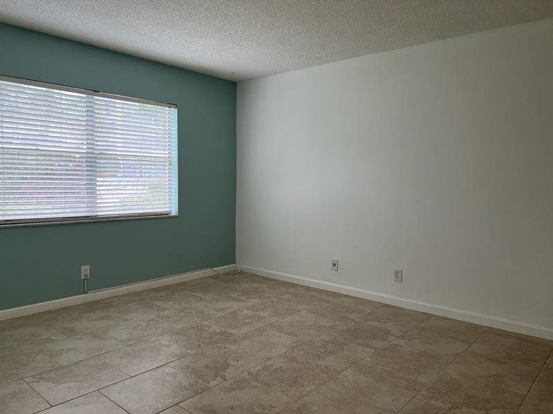 Image 9 of 23 For 1541 Ocean Blvd  111