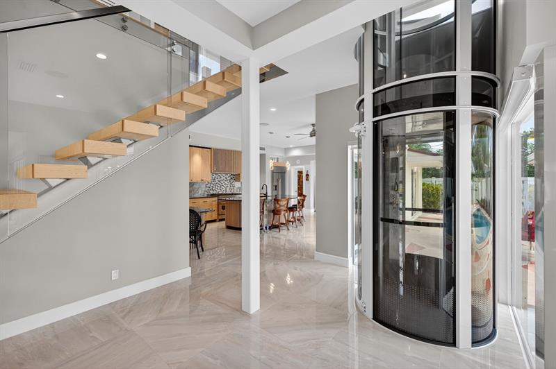 Image 10 of 87 For 2024 Harbourview Drive